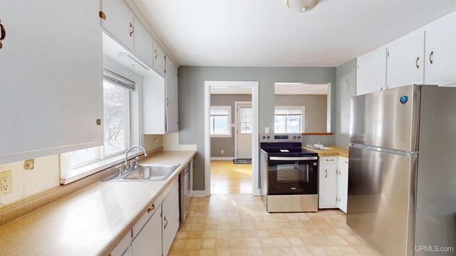 1440 Lynn Avenue, Marquette, MI 49855