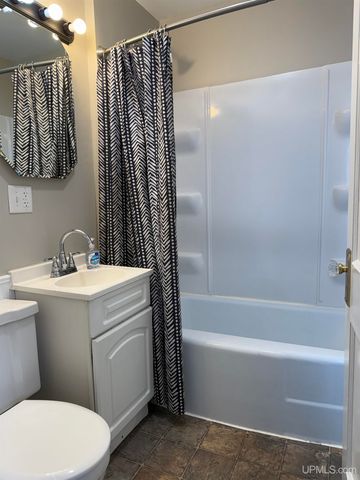 1440 Lynn Avenue, Marquette, MI 49855