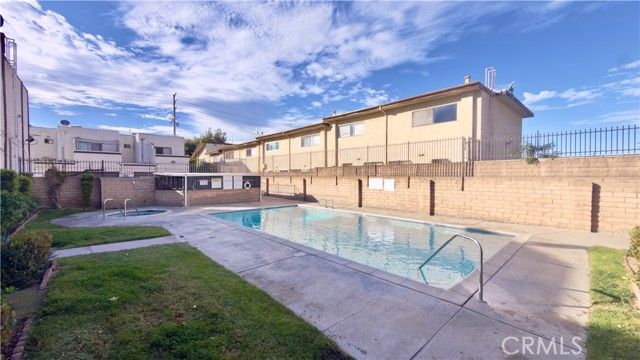 9525 Sylmar 2, Panorama City (los Angeles), CA 91402
