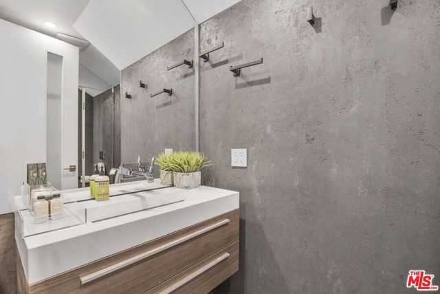 6379 Colgate Avenue, Los Angeles, CA 90048