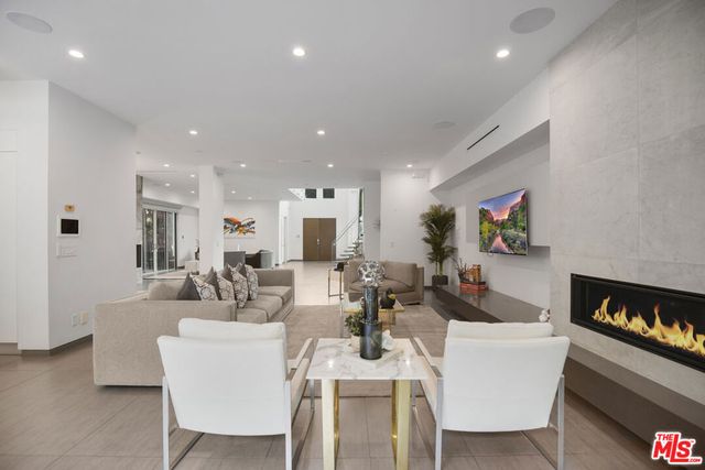 6379 Colgate Avenue, Los Angeles, CA 90048