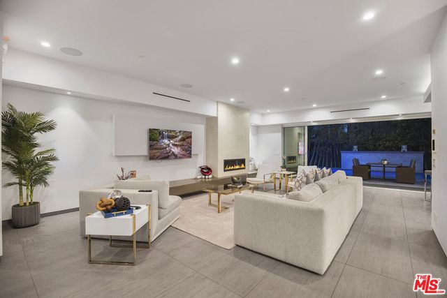 6379 Colgate Avenue, Los Angeles, CA 90048