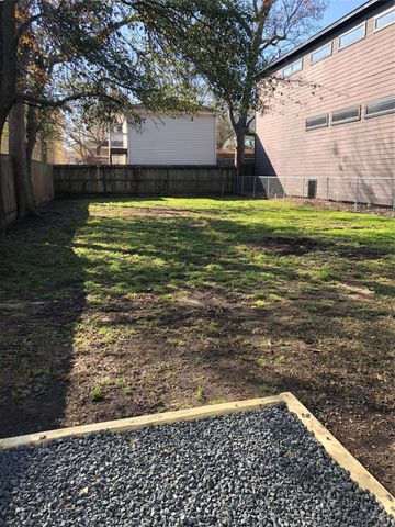 1320 W 24th Street, Houston, TX 77008