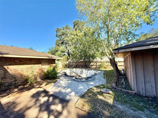10911 Ashcroft Drive, Houston, TX 77096