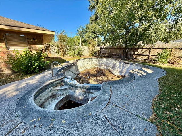 10911 Ashcroft Drive, Houston, TX 77096