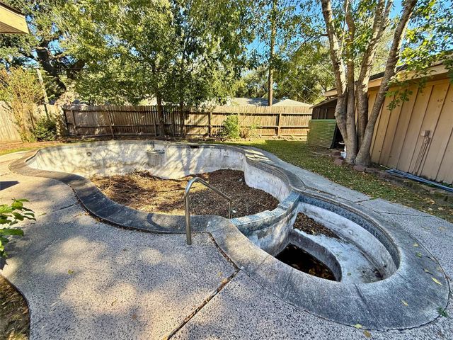 10911 Ashcroft Drive, Houston, TX 77096