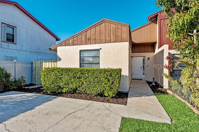 1187 The 12th Fairway, Wellington, FL 33414