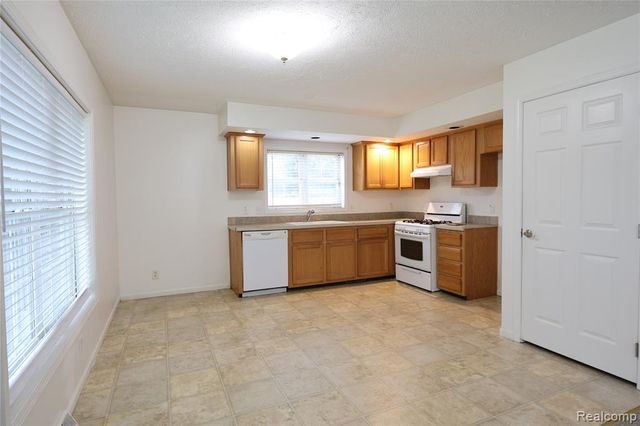 19905 Seminole, Redford, MI 48240