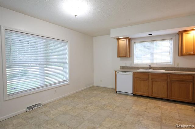 19905 Seminole, Redford, MI 48240