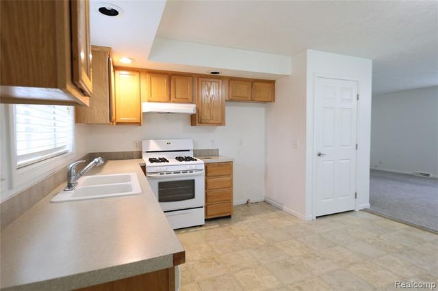 19905 Seminole, Redford, MI 48240