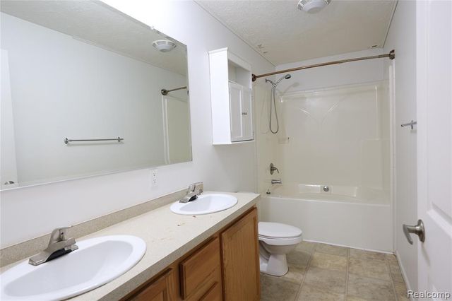 19905 Seminole, Redford, MI 48240