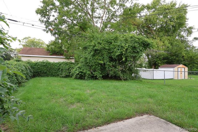 19905 Seminole, Redford, MI 48240