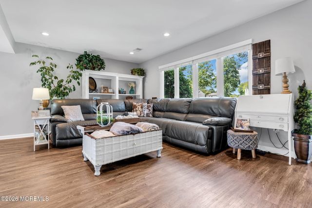 1083 Cavan Drive, Toms River, NJ 08753