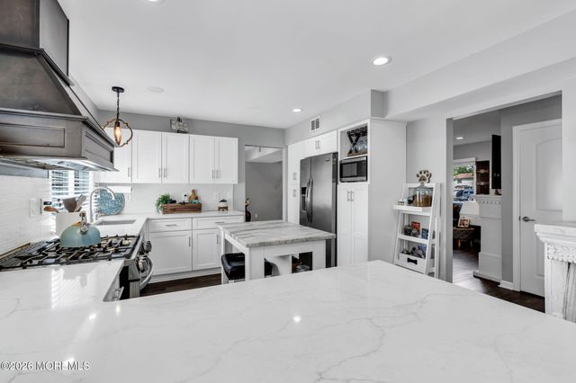 1083 Cavan Drive, Toms River, NJ 08753