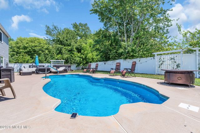 1083 Cavan Drive, Toms River, NJ 08753