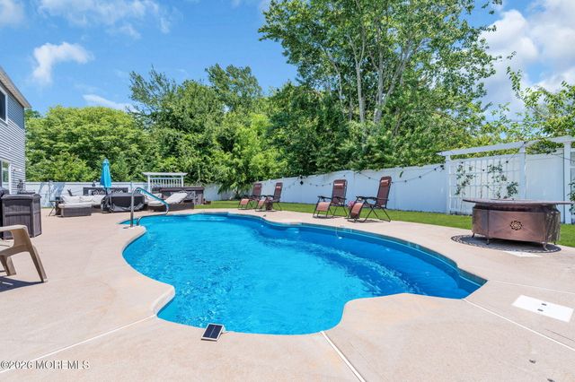 1083 Cavan Drive, Toms River, NJ 08753
