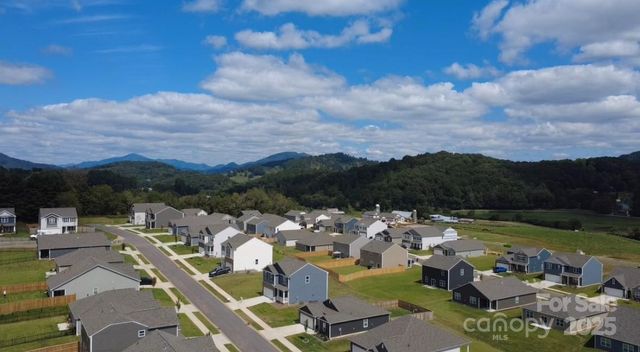 92 Queen Valley Way, Waynesville, NC 28786