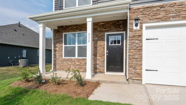 92 Queen Valley Way, Waynesville, NC 28786