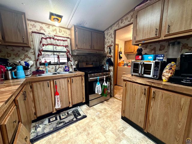 503 NE Gordon ST, Topeka, KS 66608