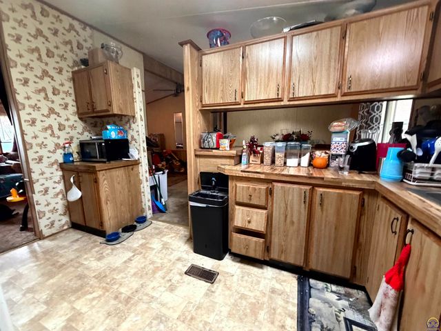503 NE Gordon ST, Topeka, KS 66608
