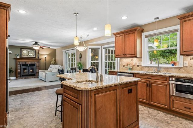 203 N Bowman TER, Yorktown, VA 23693