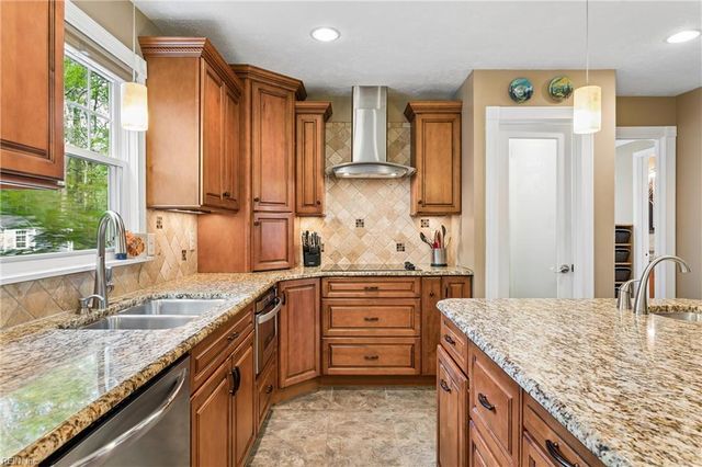 203 N Bowman TER, Yorktown, VA 23693