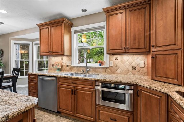 203 N Bowman TER, Yorktown, VA 23693
