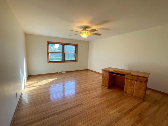 9506 296th AVENUE, Salem, WI 53168