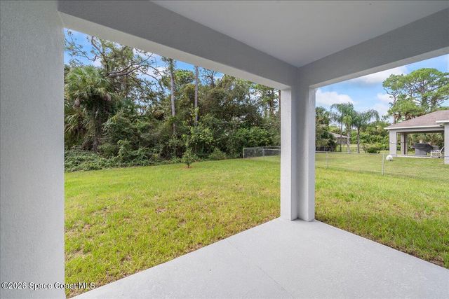 566 Rembrandt Street SE, Palm Bay, FL 32909