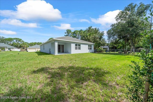 566 Rembrandt Street SE, Palm Bay, FL 32909