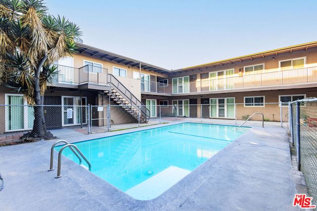 10130 S Inglewood Avenue, Inglewood, CA 90304