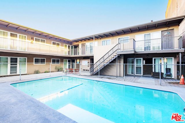 10130 S Inglewood Avenue, Inglewood, CA 90304