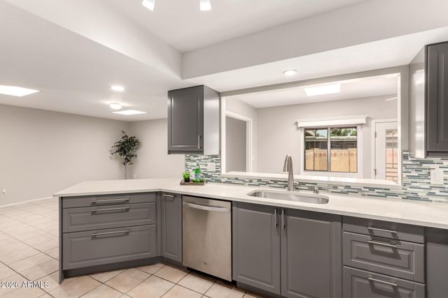 1833 W CITRUS Way, Phoenix, AZ 85015