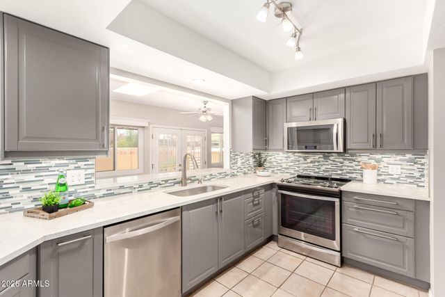 1833 W CITRUS Way, Phoenix, AZ 85015