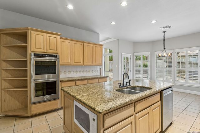 6542 Amber Oak, San Antonio, TX 78249
