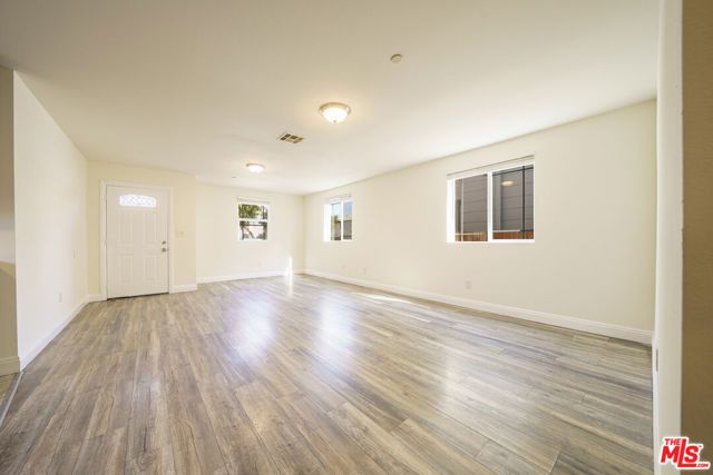 154 E 84th Place 154, Los Angeles, CA 90003
