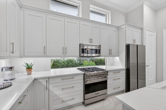 131 Porto Vecchio Way, Palm Beach Gardens, FL 33418