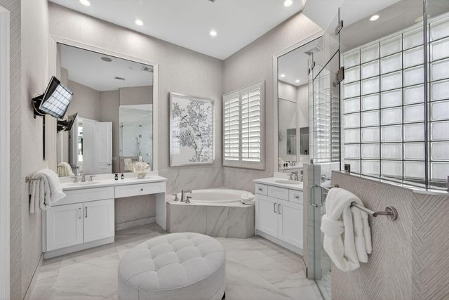 131 Porto Vecchio Way, Palm Beach Gardens, FL 33418