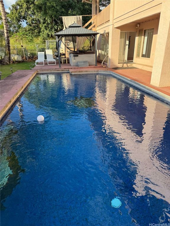 98-716 Naalii Street, Aiea, HI 96701