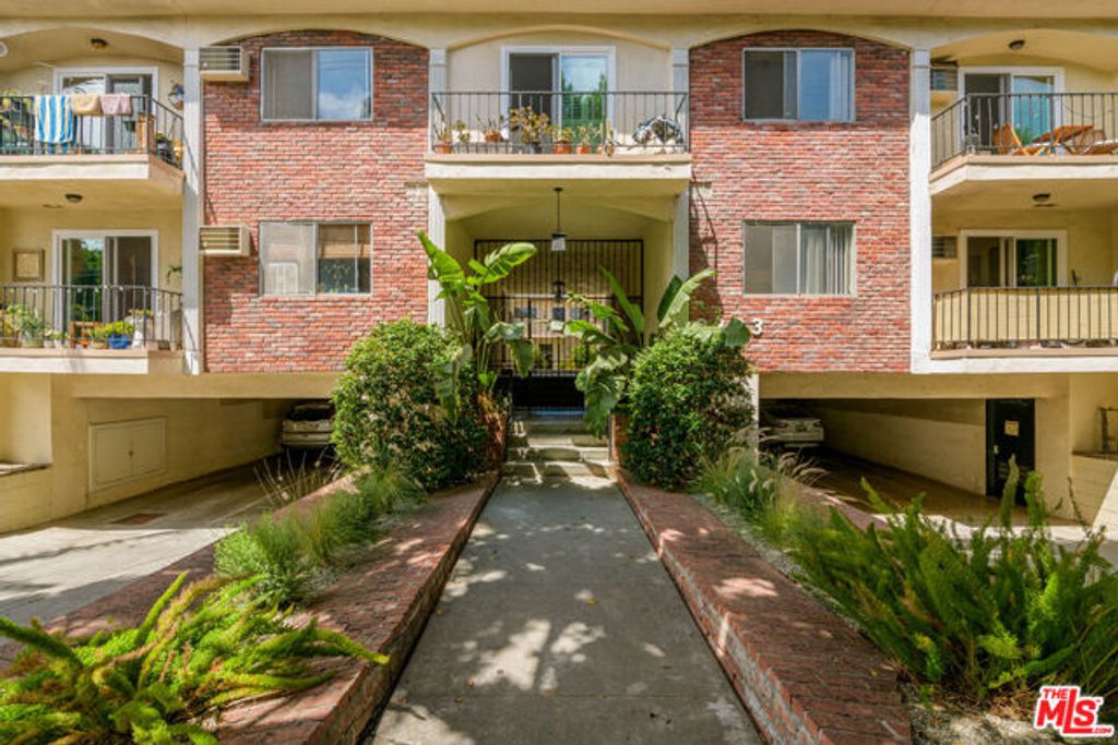 2803 Arizona Avenue 8, Santa Monica, CA 90404