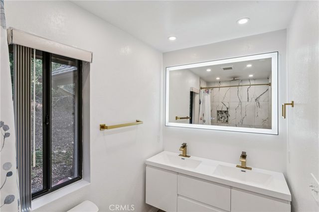 965 Sandalwood Drive, Lake Arrowhead, CA 92352