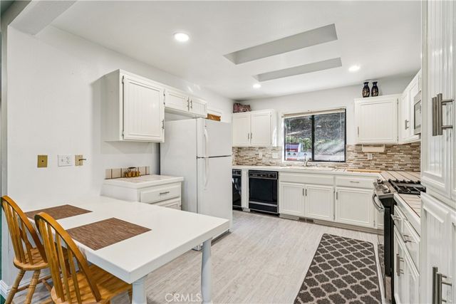 965 Sandalwood Drive, Lake Arrowhead, CA 92352