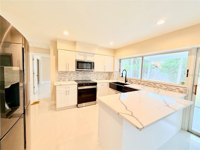 4866 HUNTINGTON STREET NE, St Petersburg, FL 33703