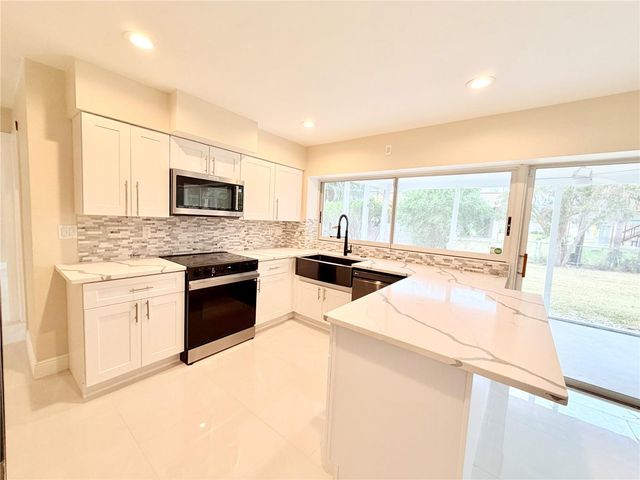 4866 HUNTINGTON STREET NE, St Petersburg, FL 33703