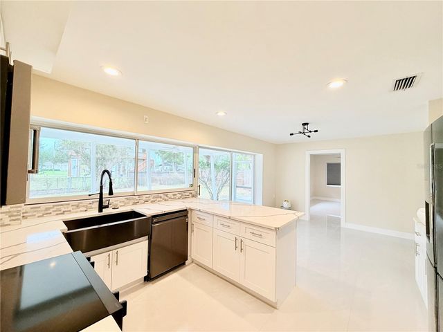 4866 HUNTINGTON STREET NE, St Petersburg, FL 33703