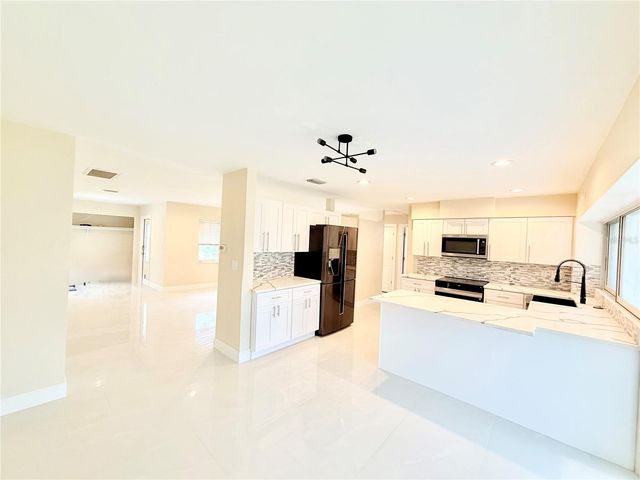 4866 HUNTINGTON STREET NE, St Petersburg, FL 33703