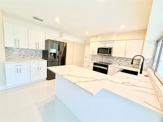 4866 HUNTINGTON STREET NE, St Petersburg, FL 33703