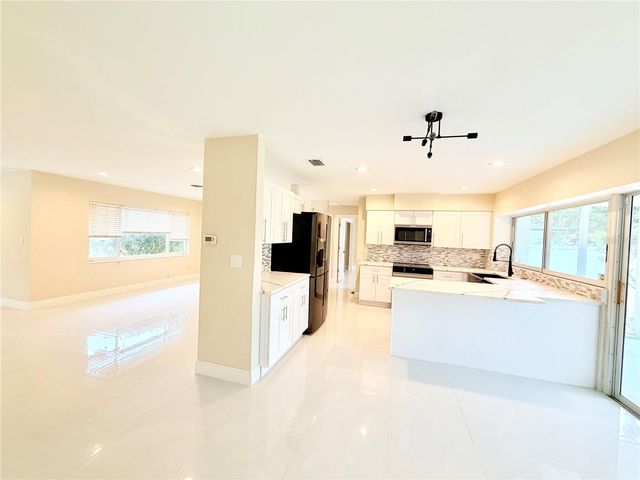 4866 HUNTINGTON STREET NE, St Petersburg, FL 33703