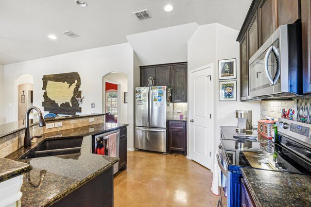 303 Quarter Horse LN, Fischer, TX 78623