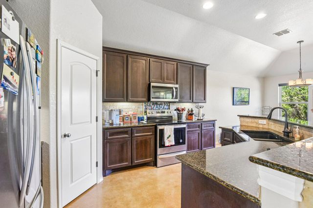 303 Quarter Horse LN, Fischer, TX 78623